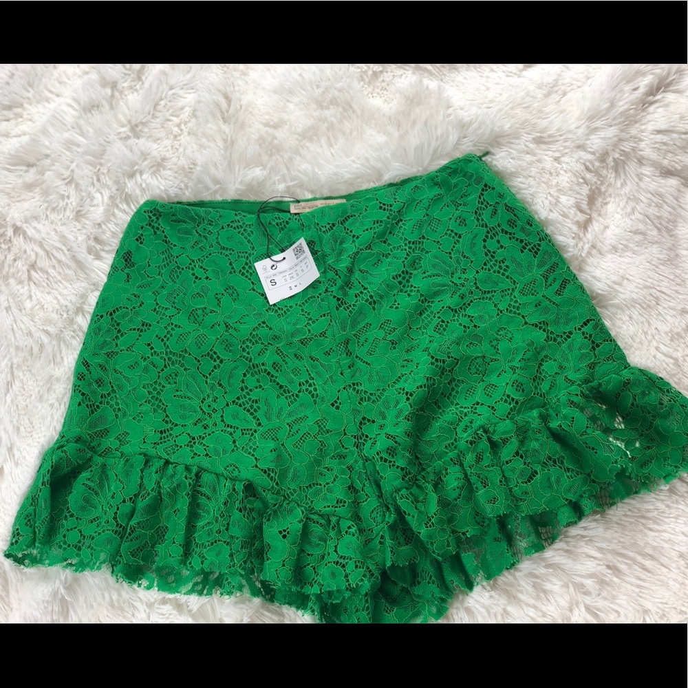 NWT ZARA Basic Collection Green Lace Short Size S